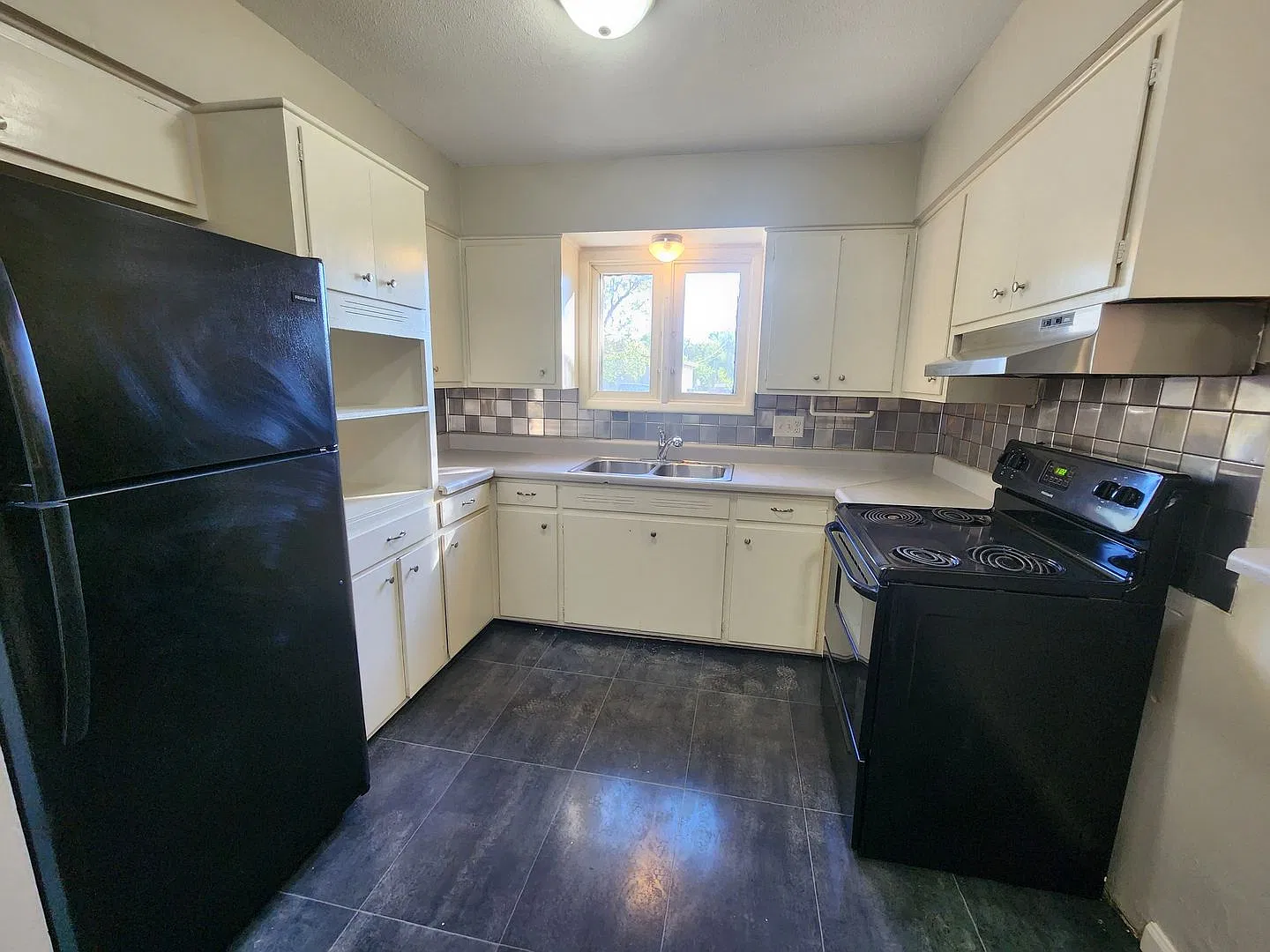 2635 S Minnesota - 3 Bedroom, 1 Bathroom Home with Carport - $995 — Photo 1