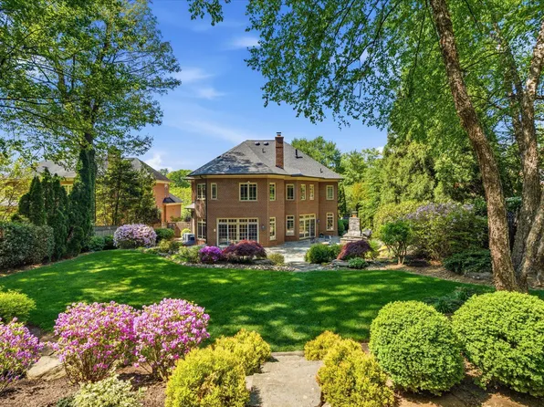 6704 Honesty Dr, Bethesda, MD 20817