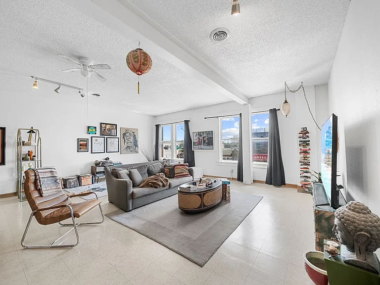 The Roscoe Apartments — Photo 3