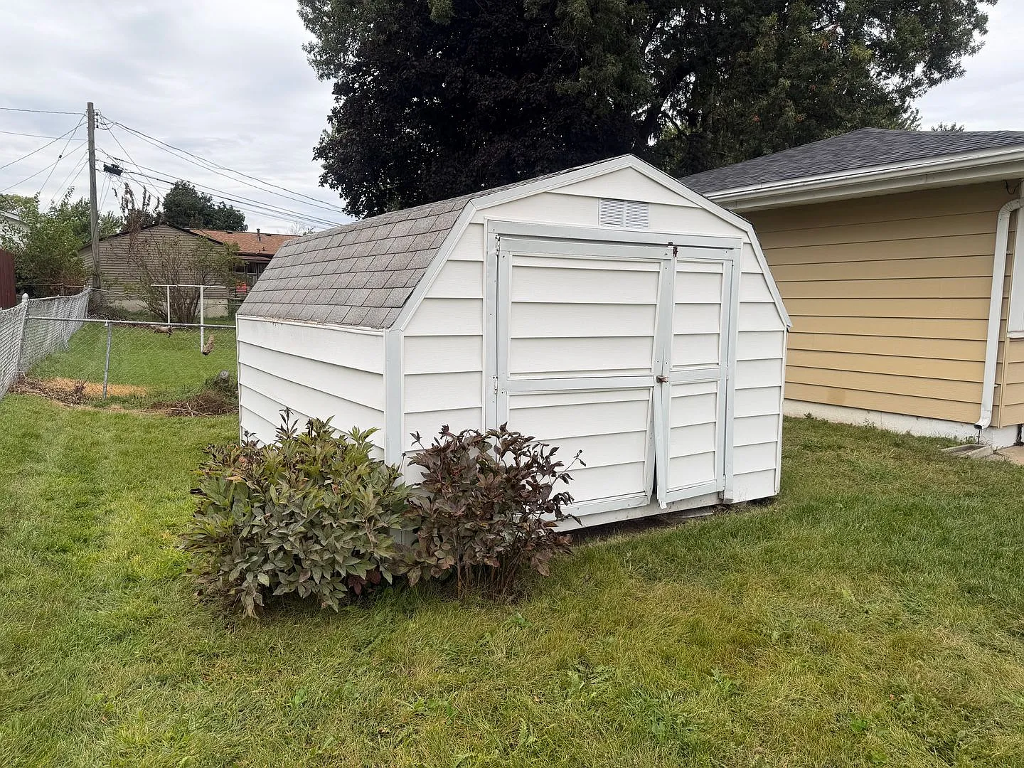 Clean and fresh 3 bedroom on quiet street — Photo 3