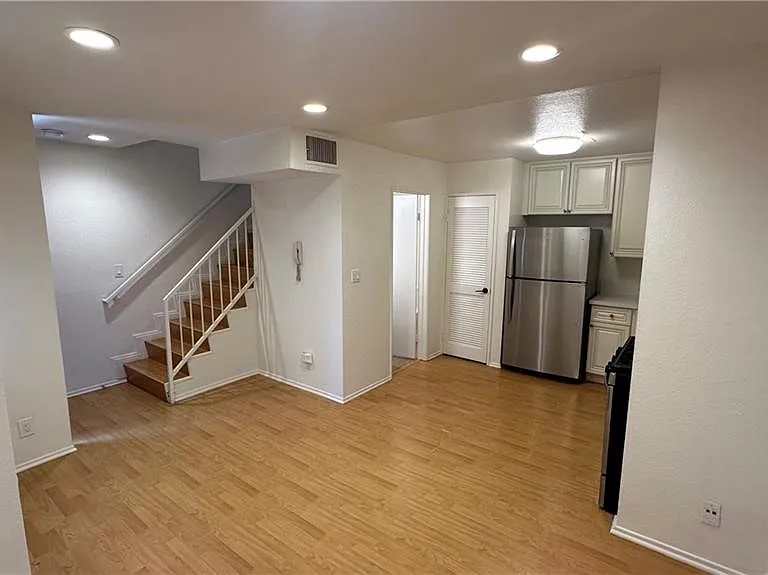421 Porter St #4 — Photo 2