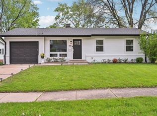 700 Delphia Ave, Elk Grove Village, IL 60007