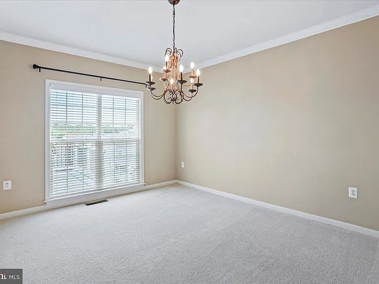 319 Morlyn Dr — Photo 5