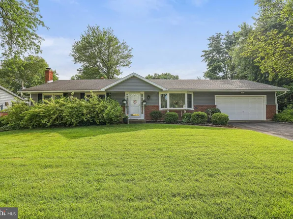 1280 Oak Dr, Macungie, PA 18062