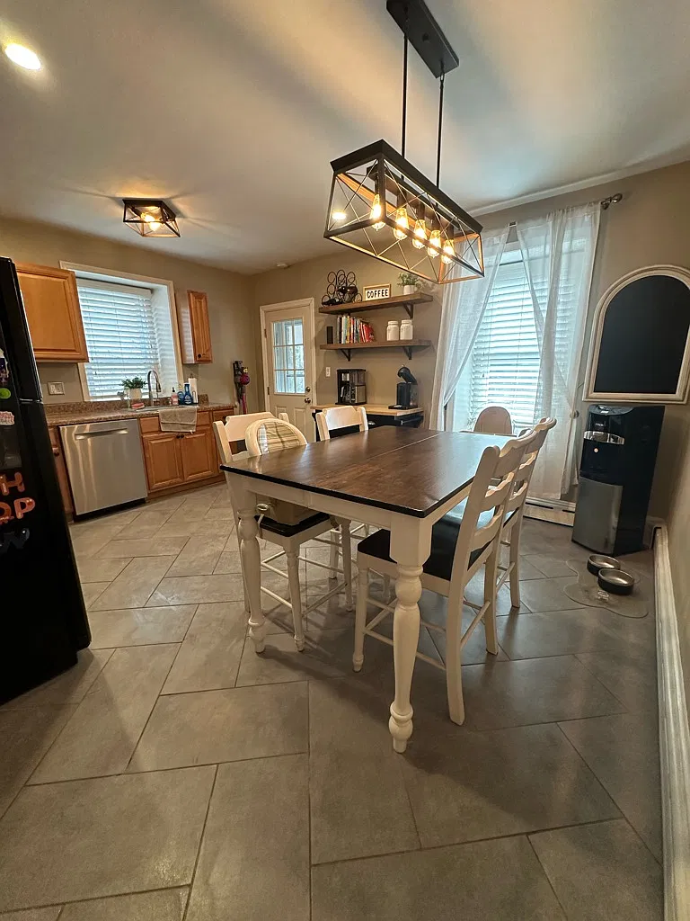 Charming 3-Bedroom Twin Family Home in Ambler — Photo 3