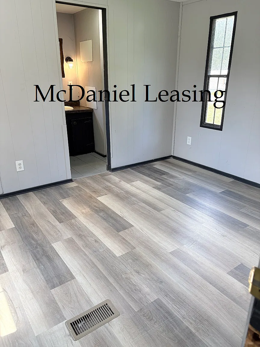 3 bed, 980 sqft, $925 — Photo 2