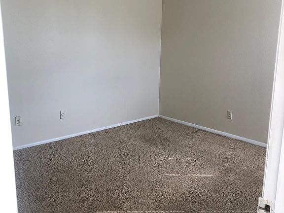 4th image of 871 SW Monica St
