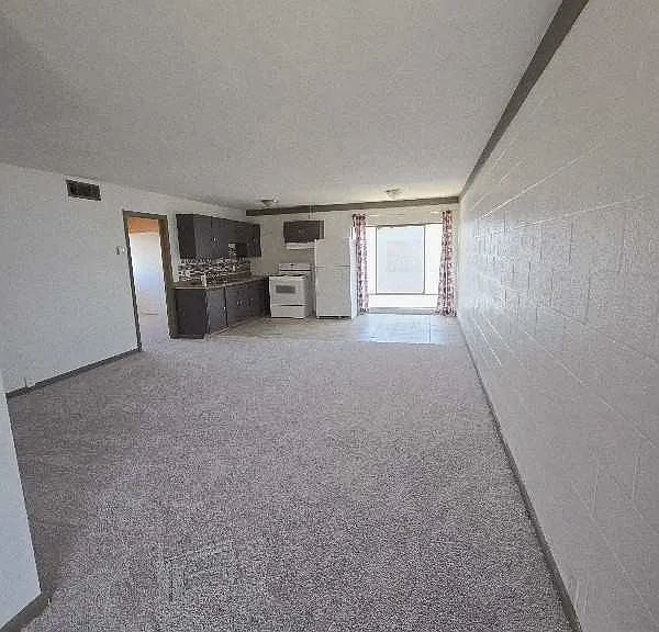 Poplar Ave — Photo 4