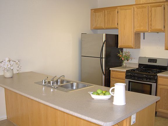 2nd image of 453 Calle Elegante