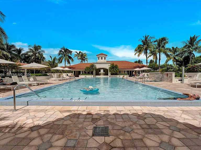 20000 Country Club Dr #6 — Photo 8
