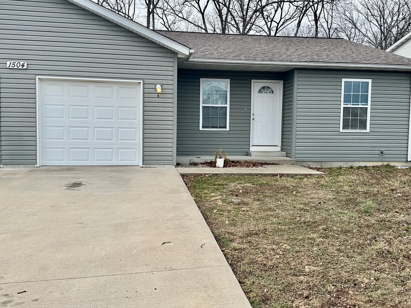 3 Bedroom 2 bath duplex — Photo 2