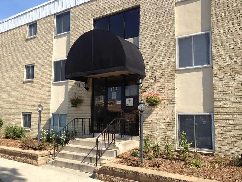 Mile Manor Apartments — Photo 1