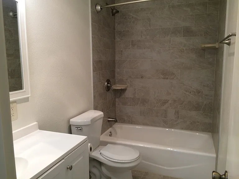 622 S Broadway — Photo 6