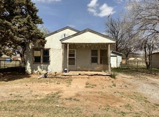 2104 Lockwood St, Tahoka, TX 79373