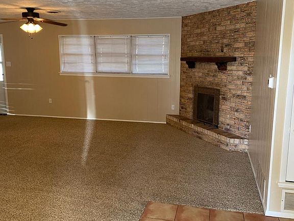 3rd image of 3921 E Everglade Ave