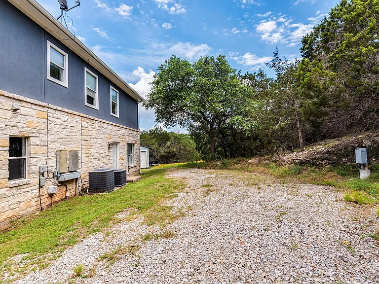 22401 Briarview Dr — Photo 34