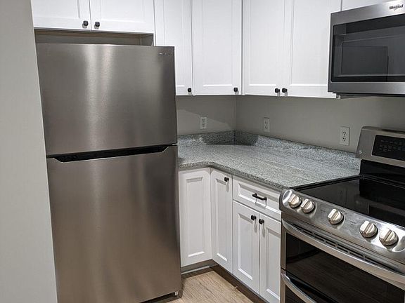 Stainless appliances. Double oven