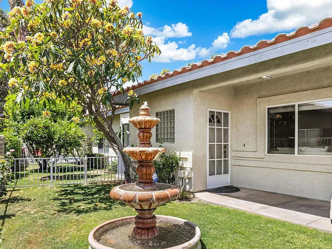 3 bed, 1900 sqft, $4,000 — Photo 2