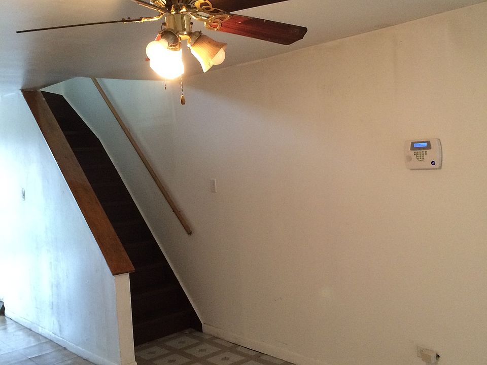 2nd image of 7915 S Saginaw Ave