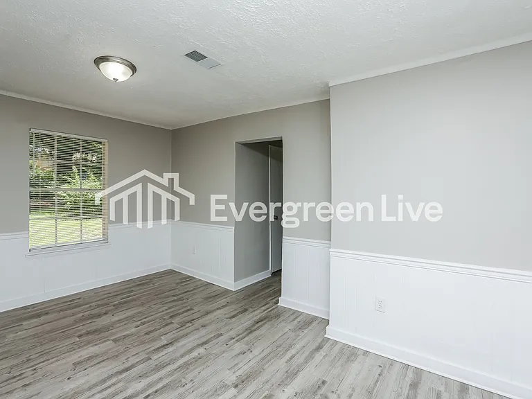 2124 Thousand Oaks Dr — Photo 2