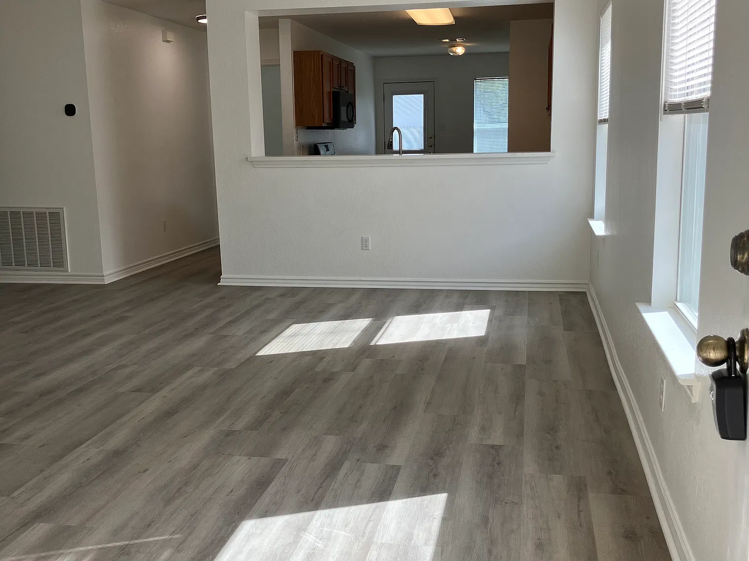4 bed, 1604 sqft, $1,900 — Photo 2