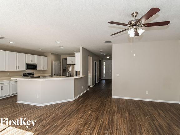 4th image of 207 Pine Arbor Cir