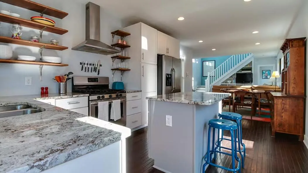 4 bed, 1950 sqft, $4,700 — Photo 1