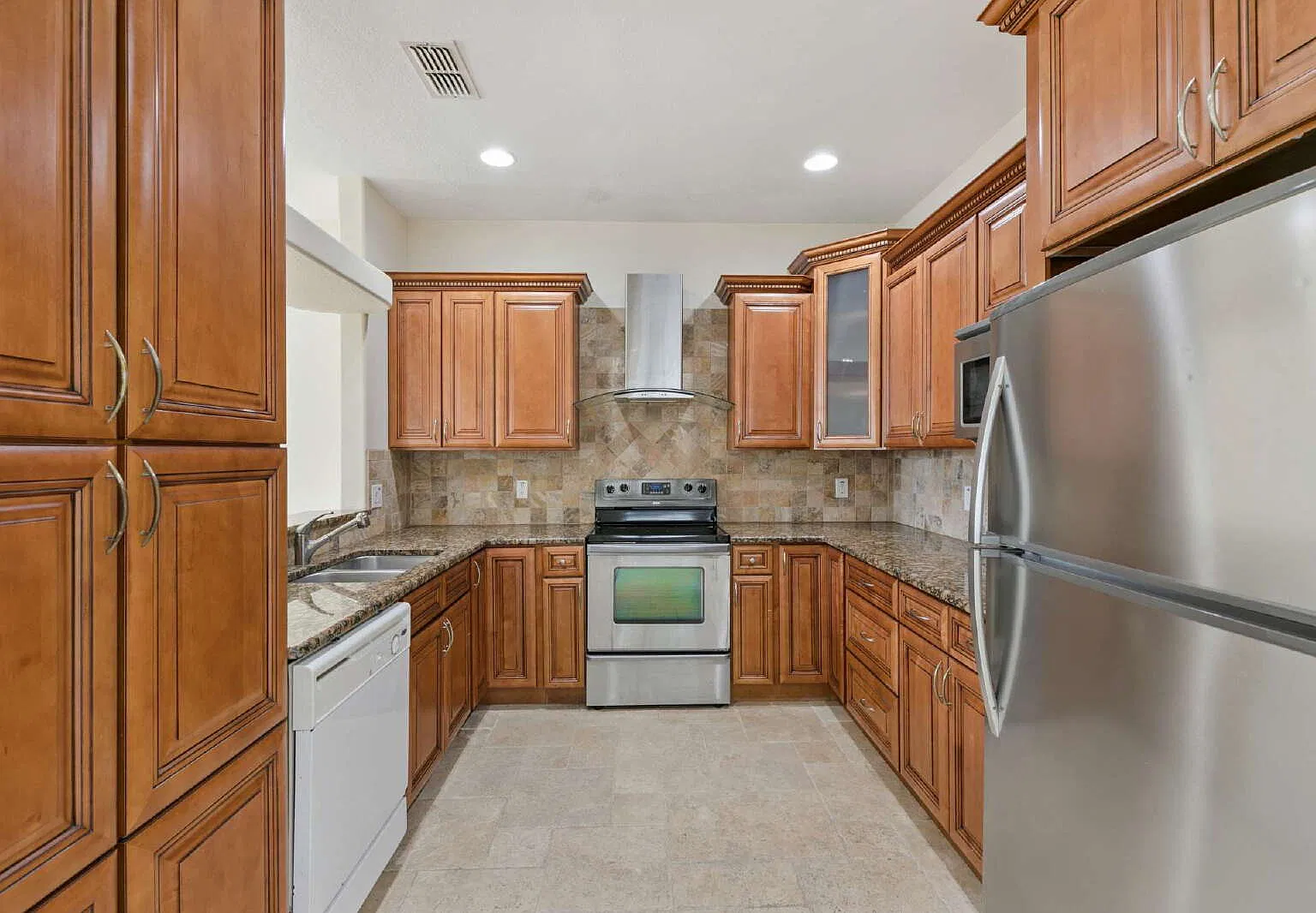 3 bed, 2.5 bath, 1753 sqft, $3,600 — Photo 3