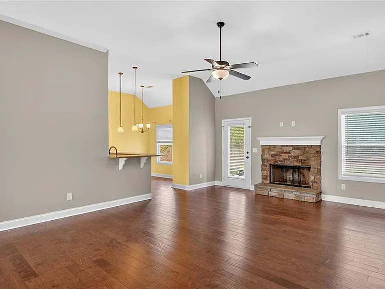 80 Whitley Ct — Photo 7