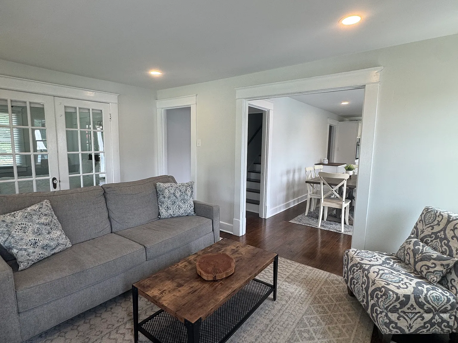 5 bed, 1140 sqft, $2,300 — Photo 4