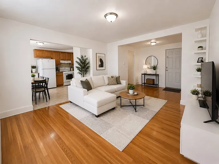 34 Franklin Ave #8 — Photo 2