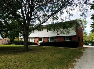 120 Caroline Ct APT A, Geneva, IL 60134