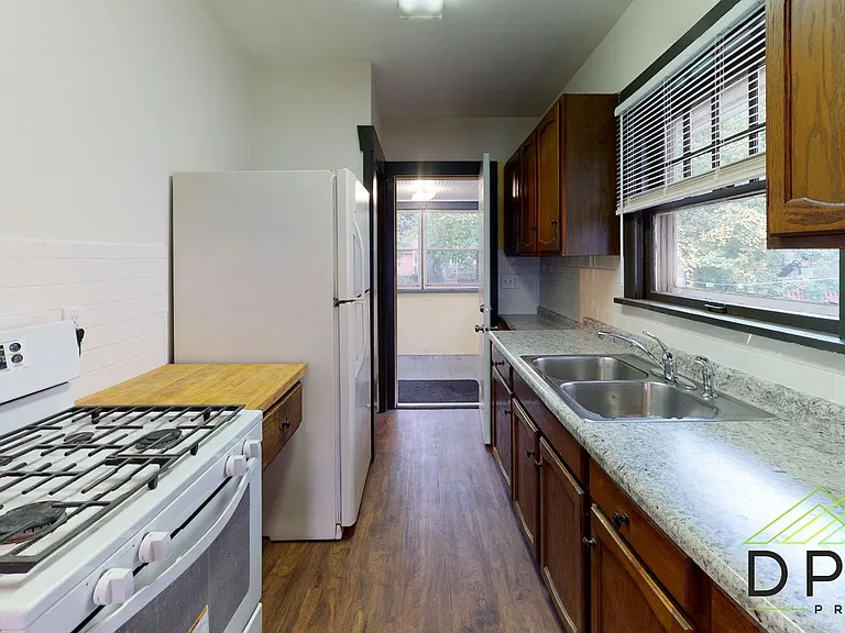 317 Shepard St — Photo 10