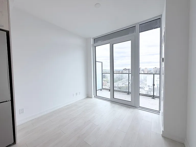 75 James St S #2001 — Photo 9
