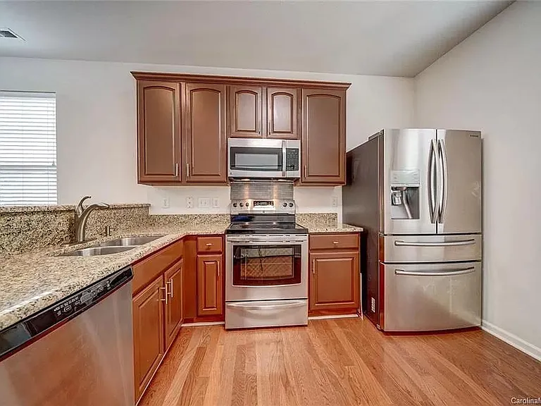 10947 Princeton Village Dr — Photo 12