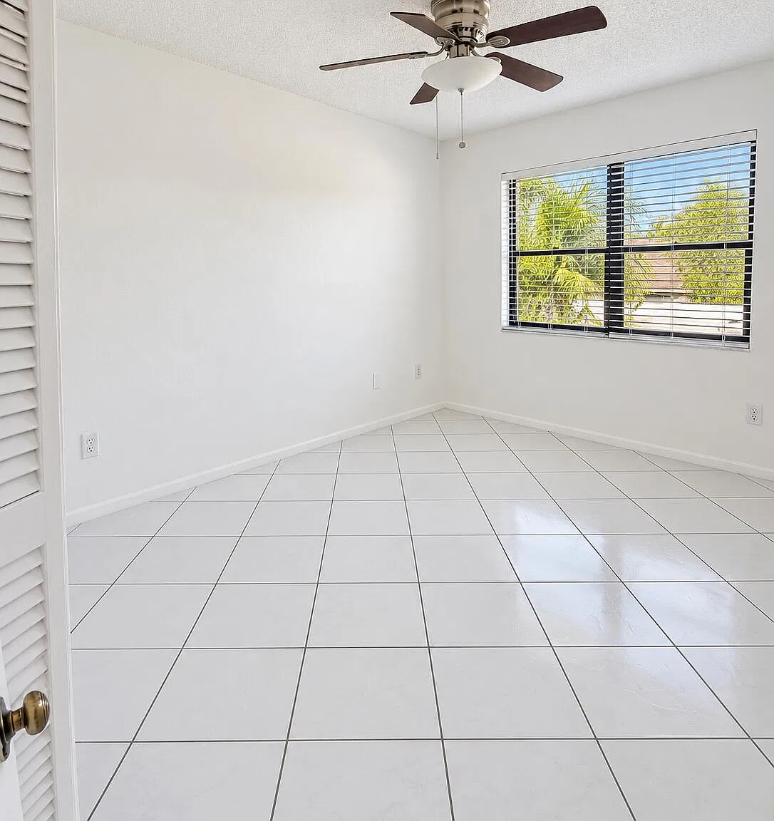 2 bed, 2.0 bath, 988 sqft, $2,250 — Photo 2