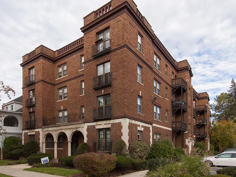 290-294 Sumner Ave — Photo 16