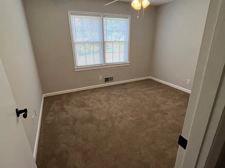 506 Jefferson Dr — Photo 17