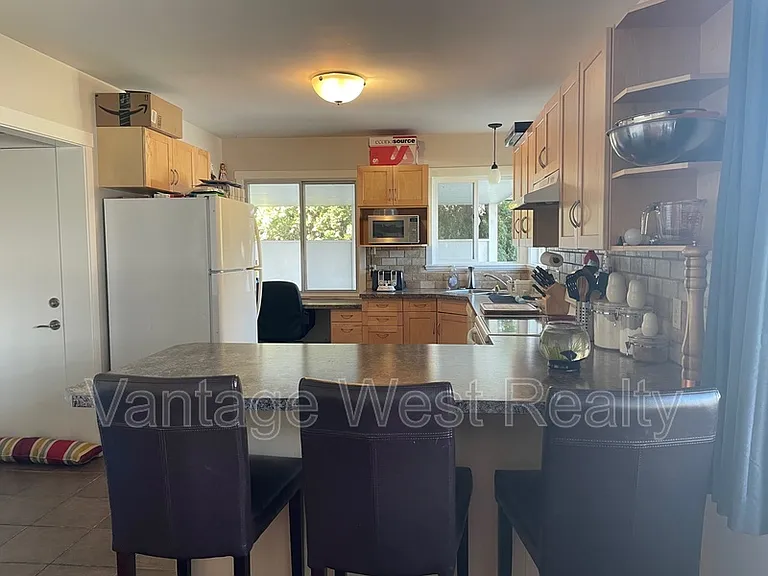 1291A Kelglen Cres — Photo 6