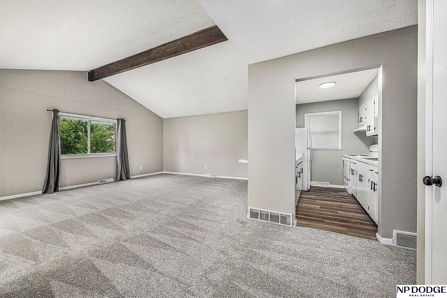 2 bed, 2080 sqft, $1,850 — Photo 2