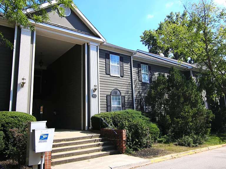 Coach House Apartments — Photo 16