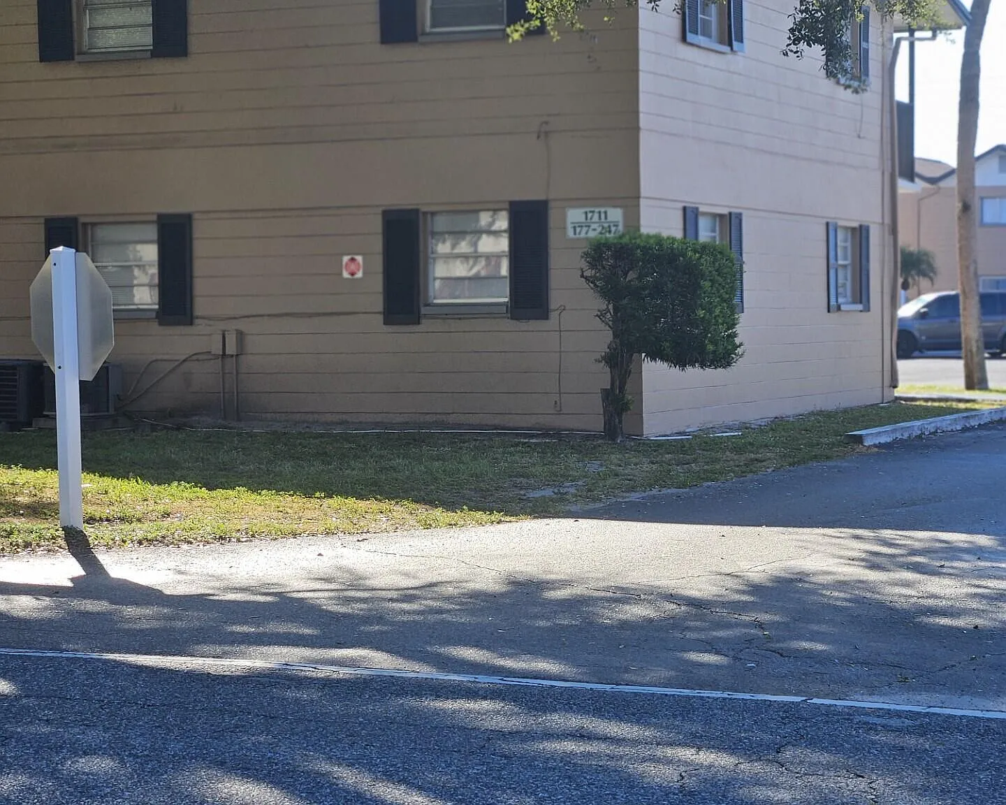 2 bed, 1.0 bath, 702 sqft, $1,150 — Photo 2