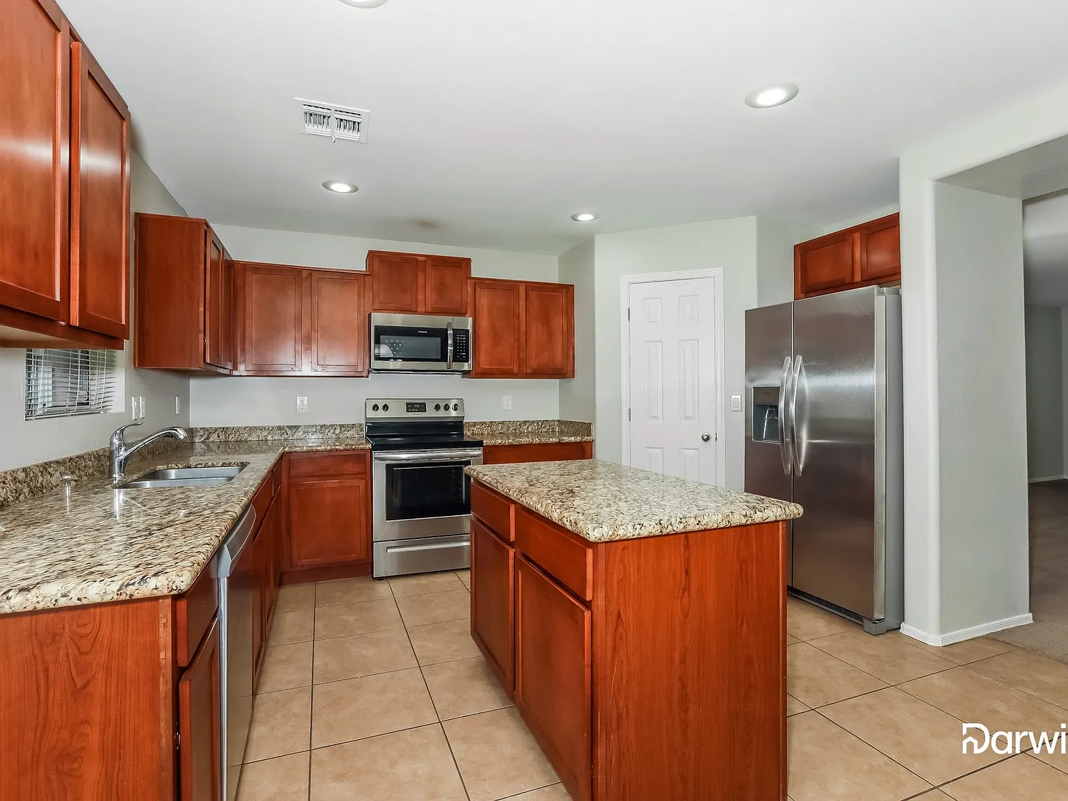 3 bed, 2.5 bath, 1838 sqft, $1,999 — Photo 2