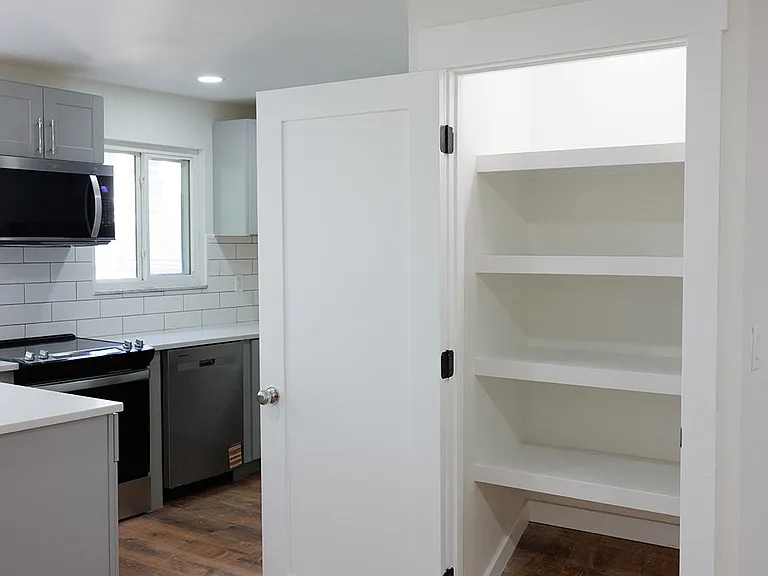 6305 Englewood Ave #2 — Photo 12