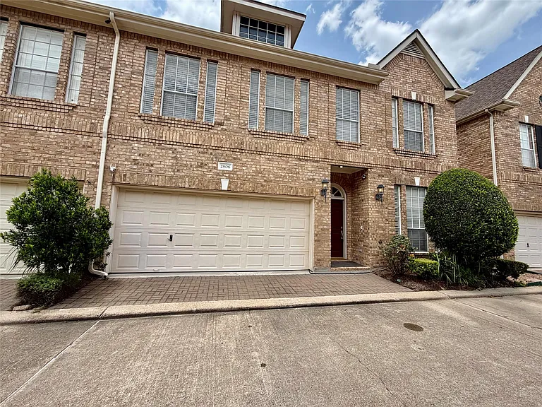 2806 Briarhurst Park — Photo 1