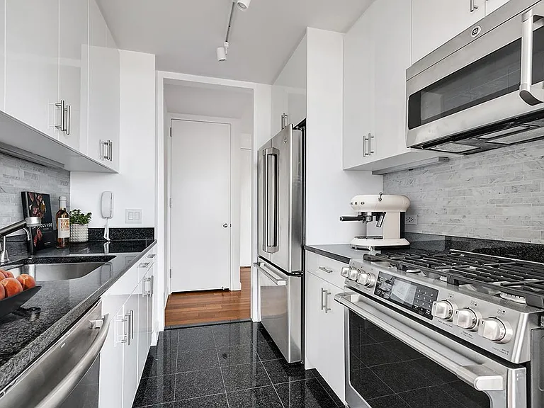 350 E 79th St #32D — Photo 5