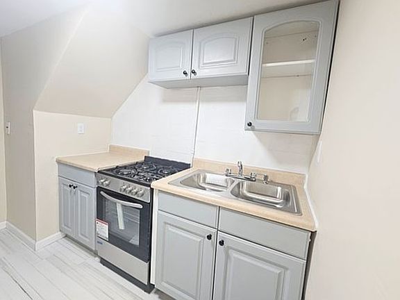 2nd image of 24 E 91st St #3