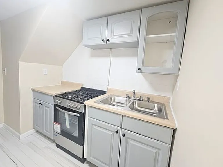24 E 91st St #8 — Photo 2