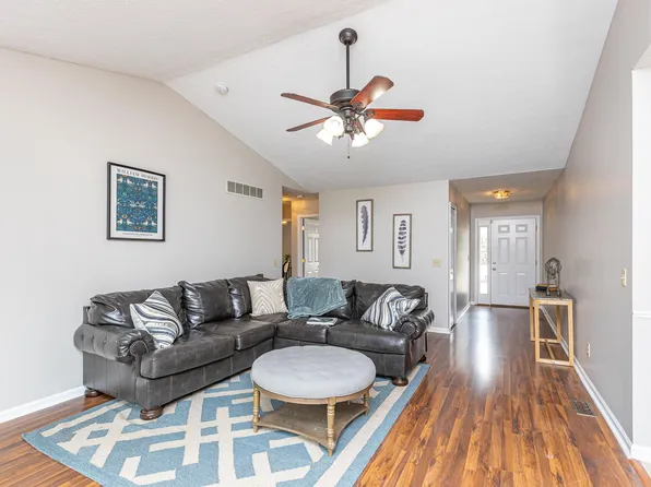 176 Charmac Rd, Versailles, KY 40383