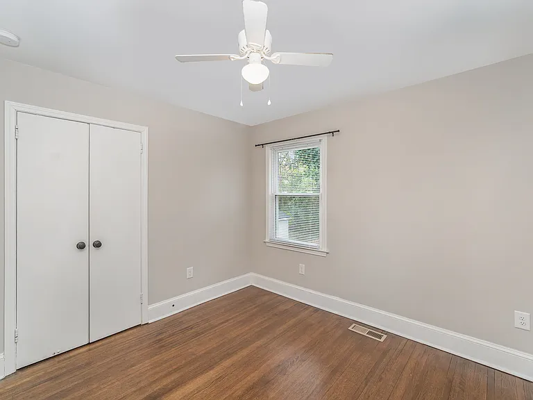 6037 Ingleside Dr #B — Photo 11